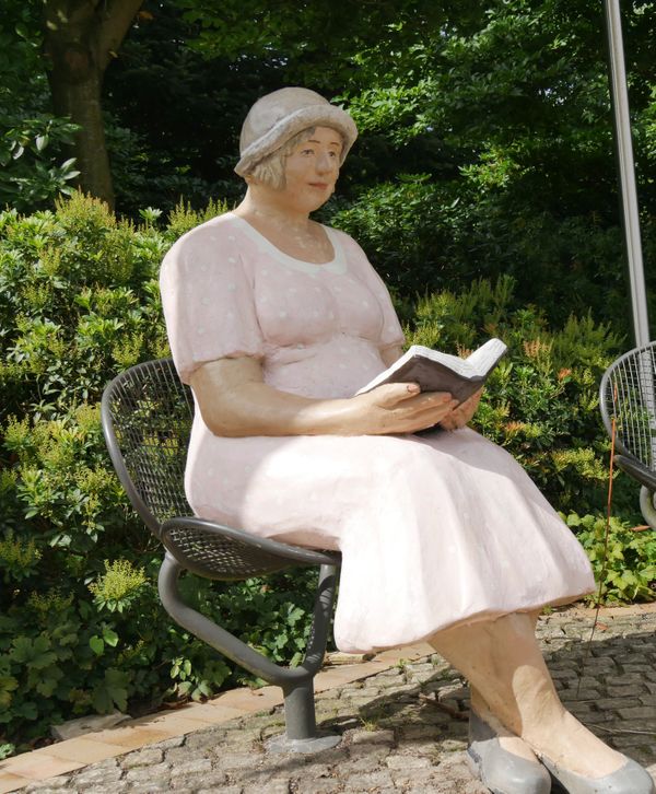  Lesen im Park
