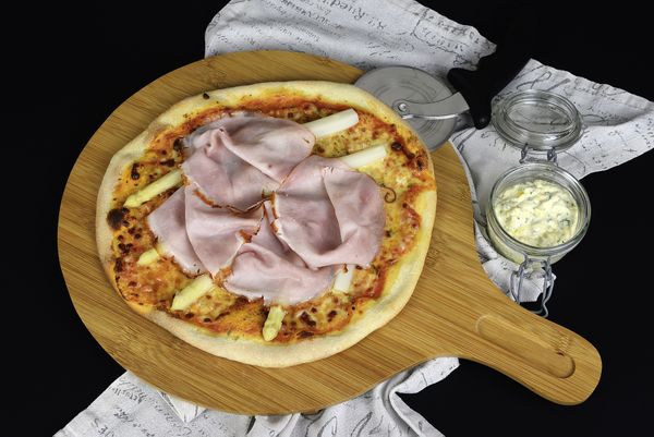  Spargelpizza mit Schinken - Pizza agli asparagi